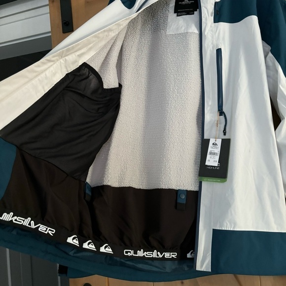 QUIKSILVER Ultralight 20K Technical Snow Jacket Size Large - Picture 6 of 13